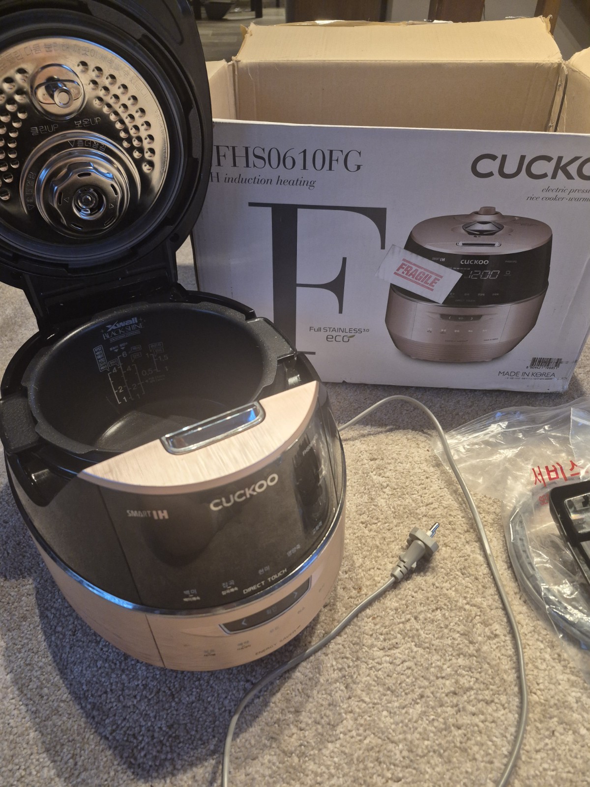CUCKOO Made In Korea 6-Cup (Uncooked) Induction Rice Cooker 220 V