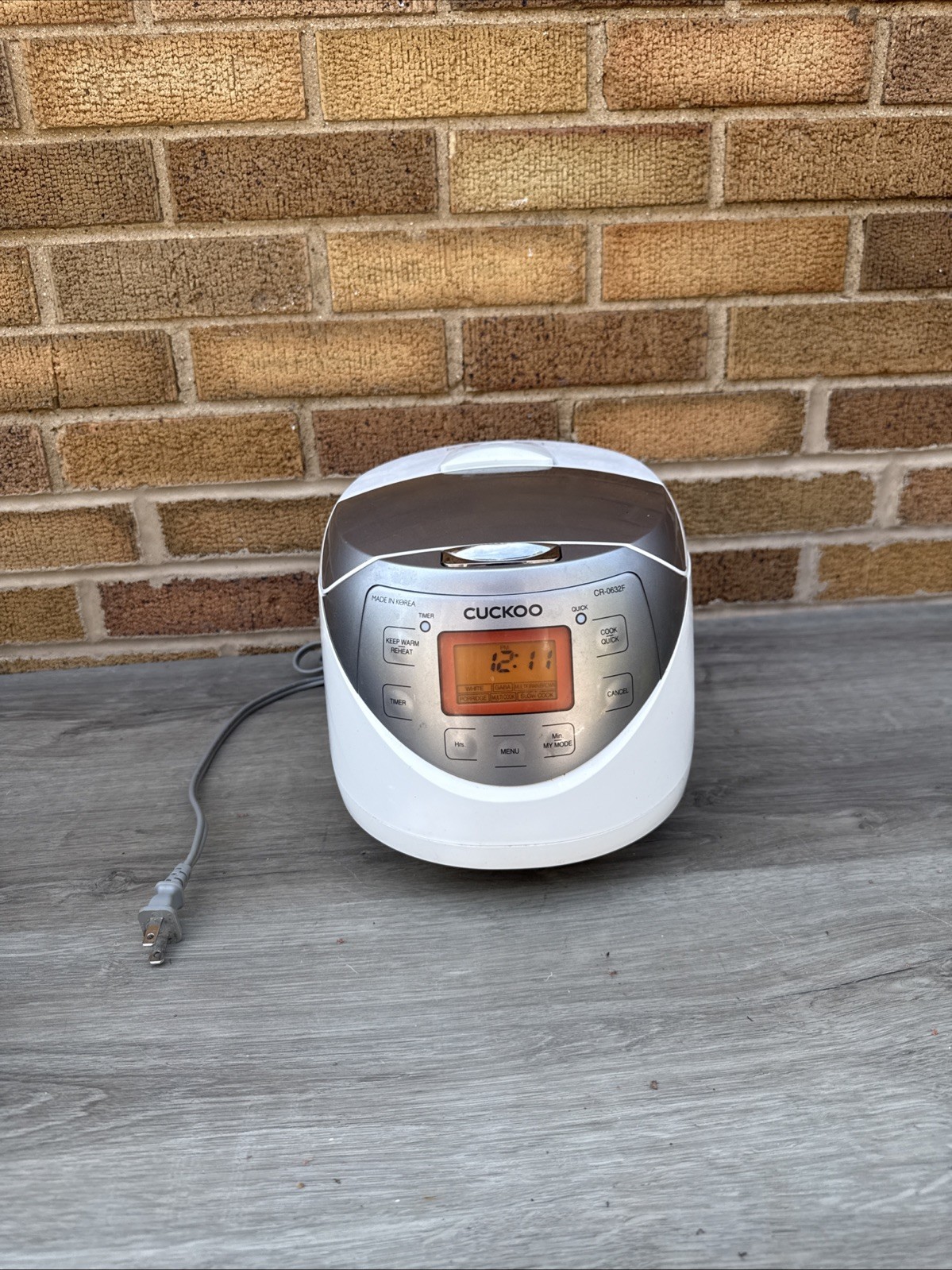 CUCKOO CR-0632F 6-Cup Electric Rice Cooker Warmer 580W 6 Programs White/Gray