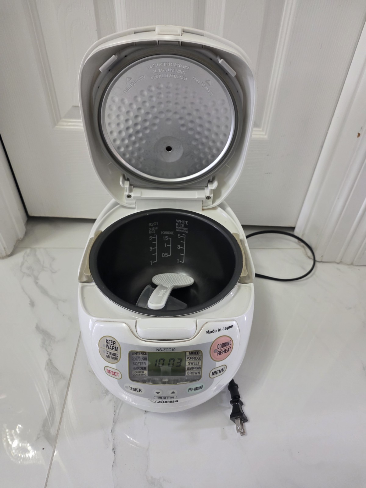Zojirushi 5.5 Cup Fuzzy Rice Cooker – White