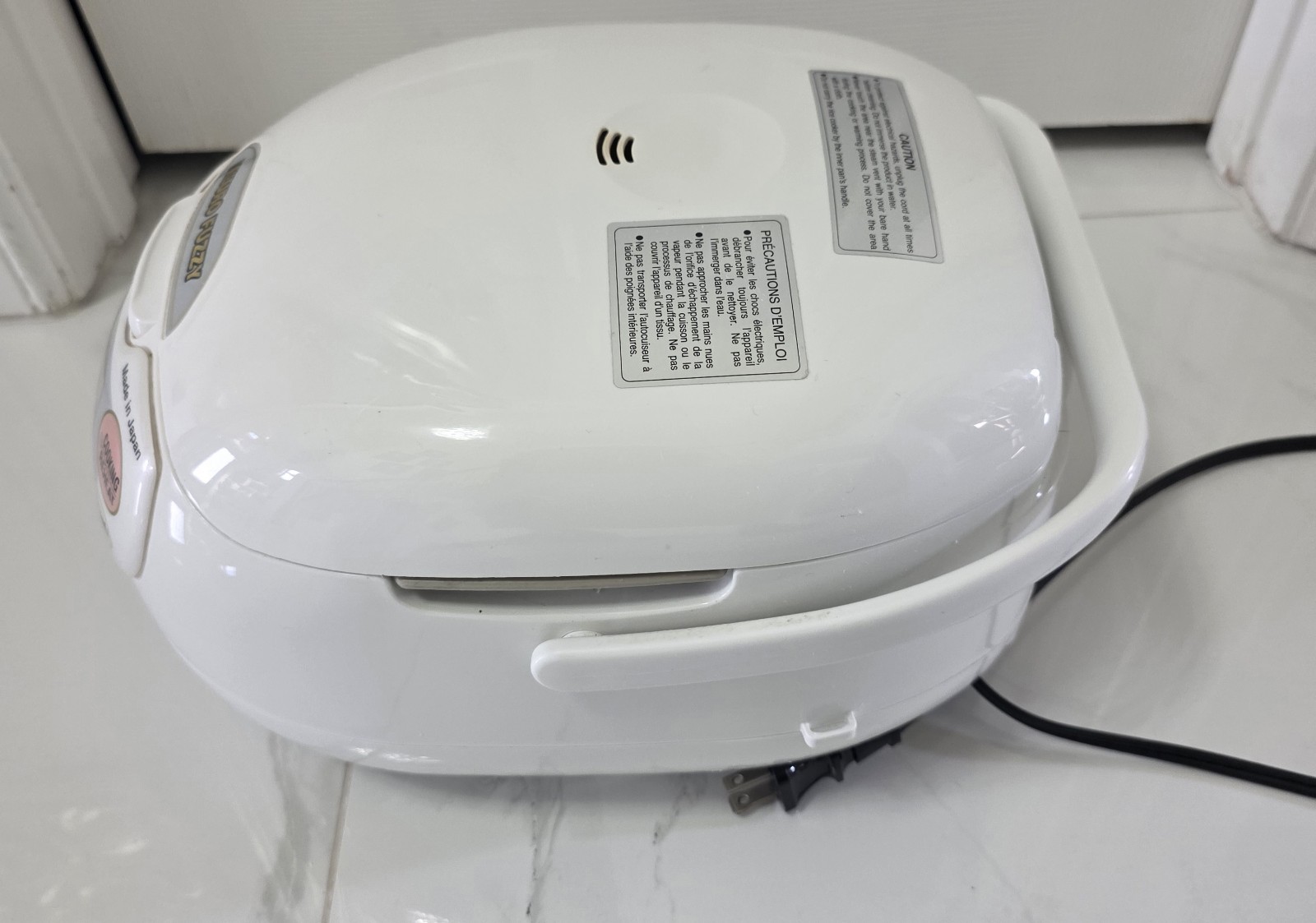 Zojirushi 5.5 Cup Fuzzy Rice Cooker – White