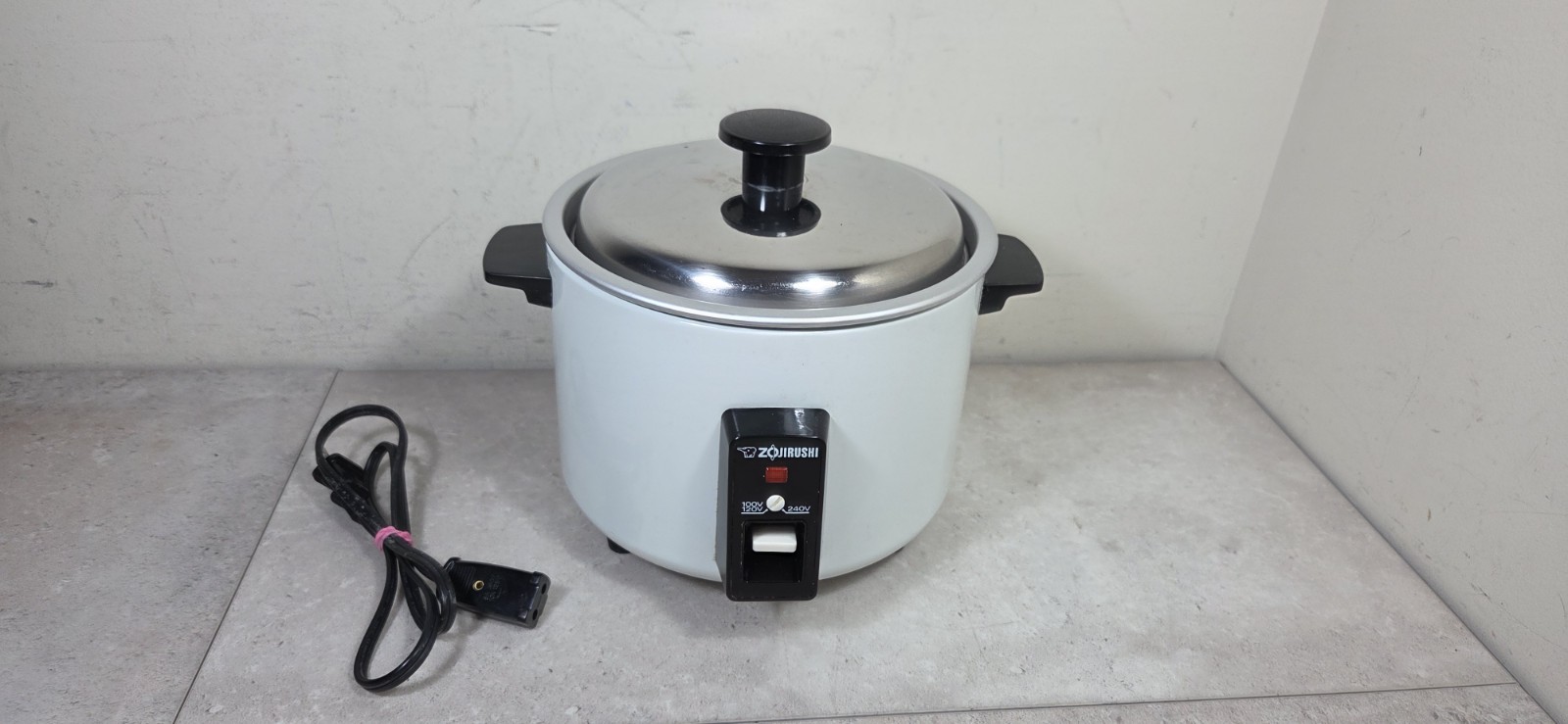 Vintage Zojirush NRW-10 World Series Tri-Voltage 5 Cup Rice Cooker Steamer
