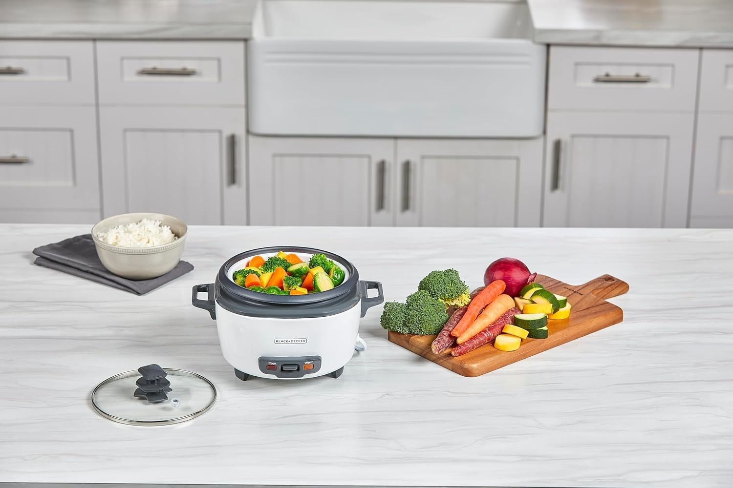BLACK+DECKER 6-Cup Rice Cooker & Steamer – Non-Stick Pot, Easy Cooking