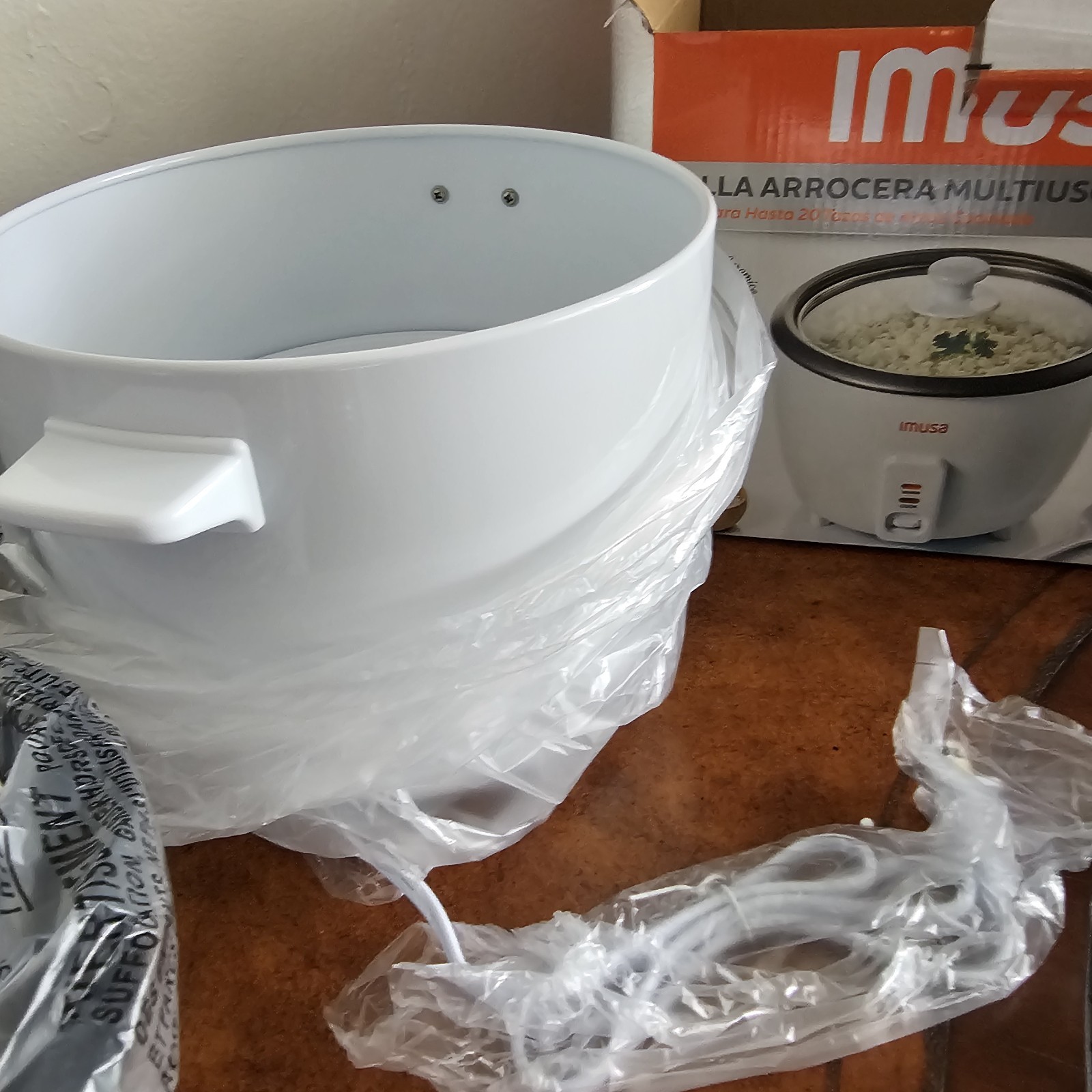 Rice Cooker IMUSA Electric Nonstick. New