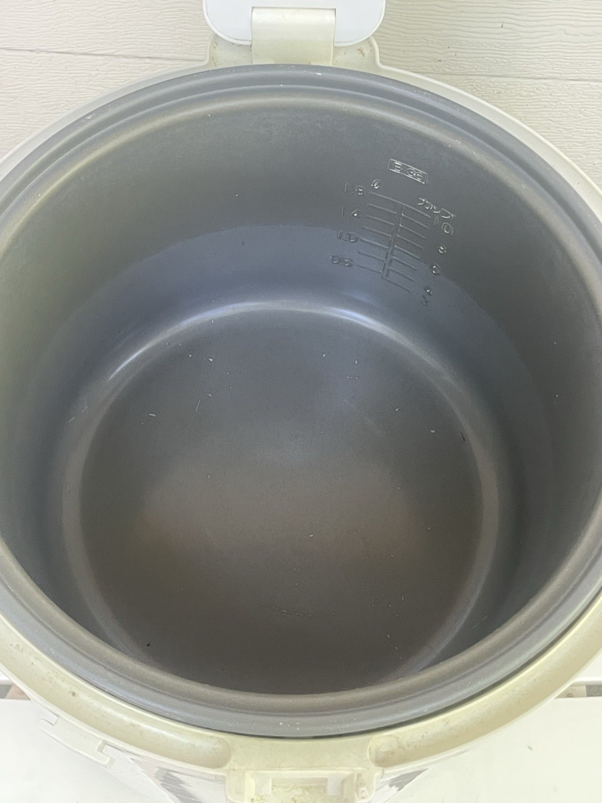 VTG Zojirushi Electric Rice Cooker Warmer NRC-10 5 Cup White Japan Cup Tested