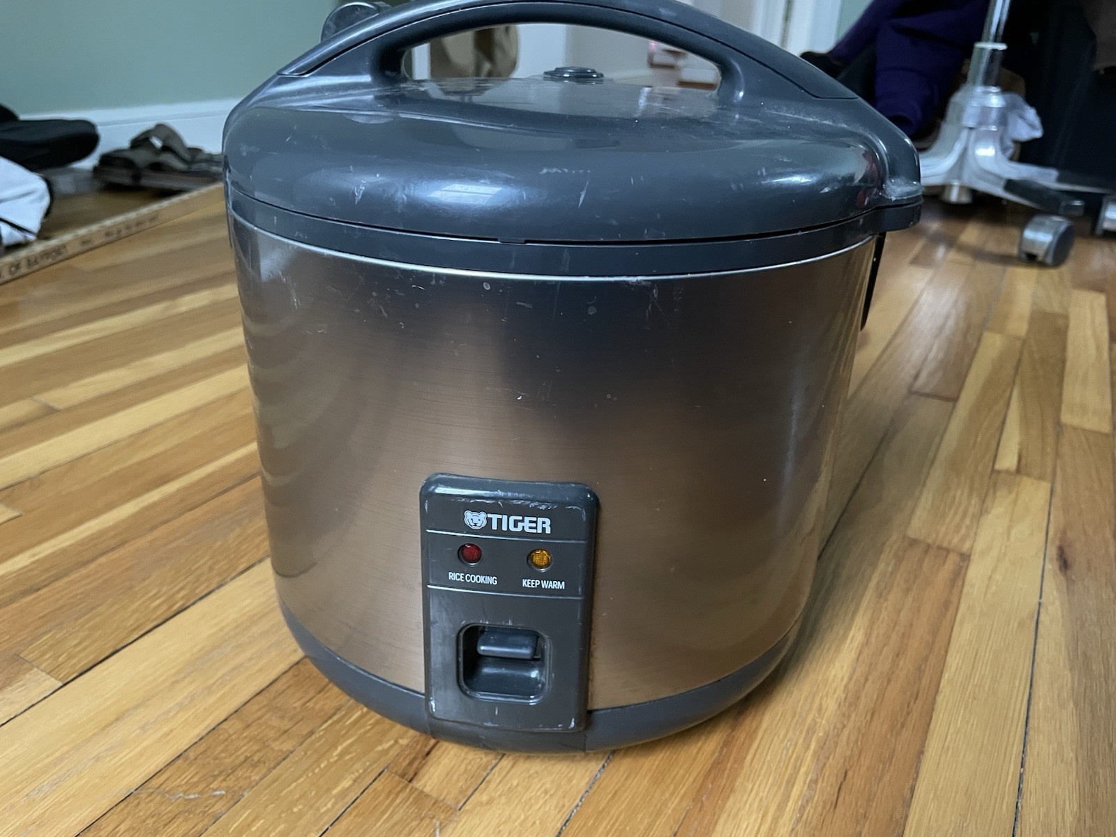 Tiger JNPS18U Rice Cooker Non-Stick 10-Cup Capacity Silver Stainless Steel