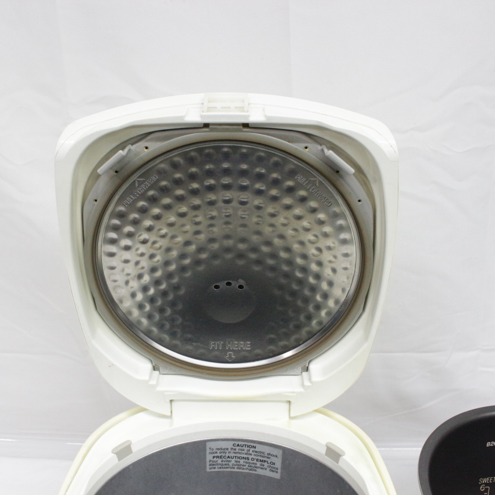 Zojirushi NP-KAC18 Rice Cooker & Warmer White Made In Japan Induction Heating